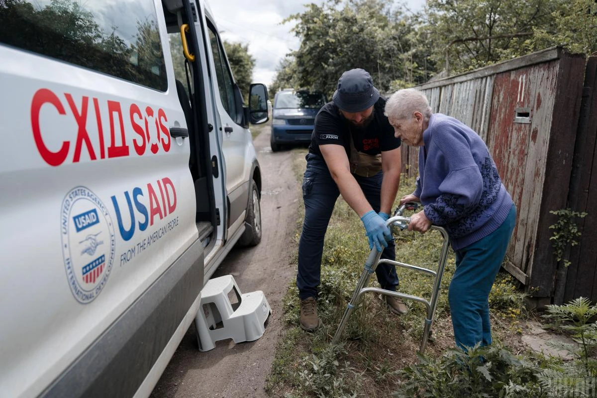 Іноземним волонтерам значно спростили правила перебування в Україні: подробиці