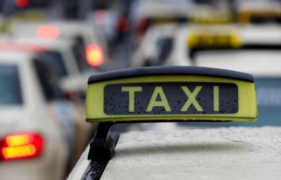 Бензин стрімко дорожчає: служби таксі відповіли, чи підвищать вартість поїздок