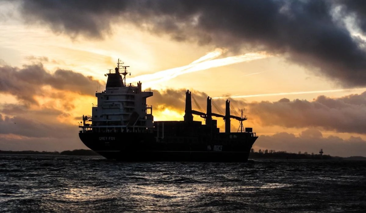 Танкери не можуть подолати блокаду США: Іран скоротить видобуток нафти, – Bloomberg