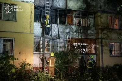 У Києві після атаки РФ горіла багатоповерхівка, є постраждалі: в ДСНС показали наслідки