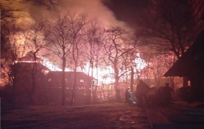 На Закарпатті пожежа охопила монастир московського патріархату (фото)