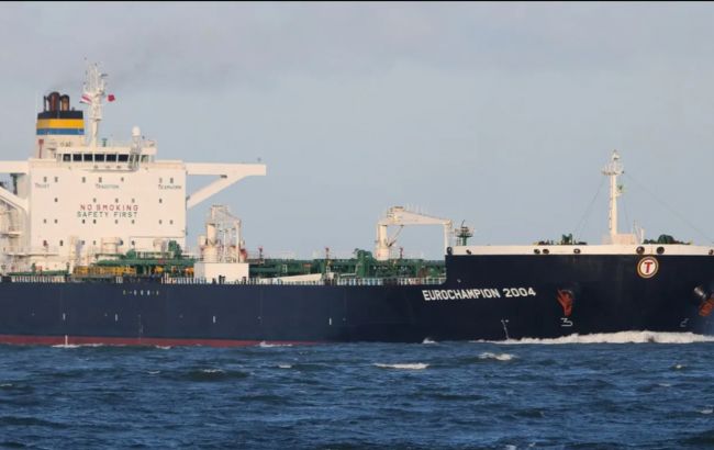 Морські дрони СБУ підбили ще один танкер “тіньового флоту” РФ у Чорному морі, – джерела